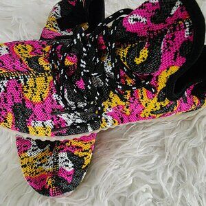 NWT Litz Women's Slide on Shoes- Pink/Yellow Design- Size 7.5